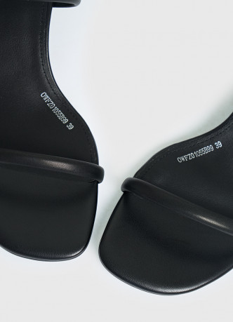 Босоножки на каблуке