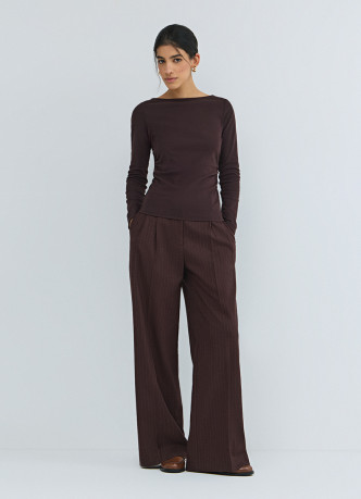 Лонгслив с вырезом лодочкой