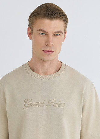 Футболка с текстовой вышивкой