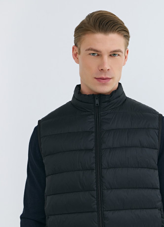 Ультралёгкий жилет с воротником-стойкой