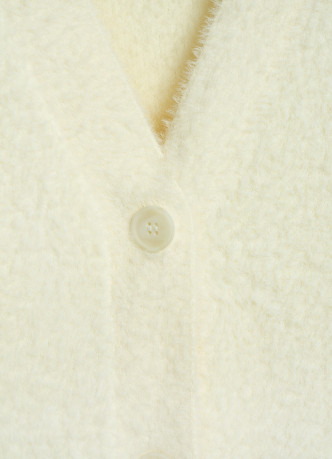 Кардиган из пушистой пряжи на пуговицах