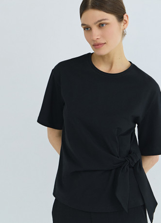 Футболка с узлом