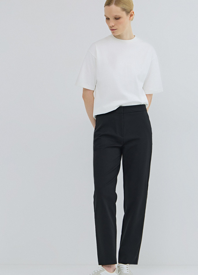 Зауженные прямые брюки