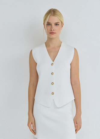 Вязаный жилет на пуговицах