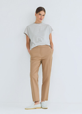 Футболка в полоску со спущенным плечом