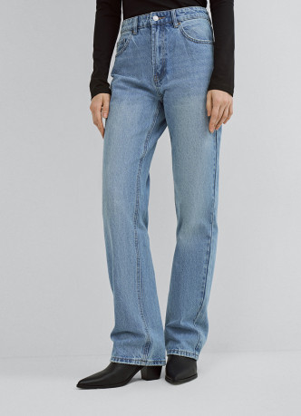 Прямые джинсы с высокой посадкой