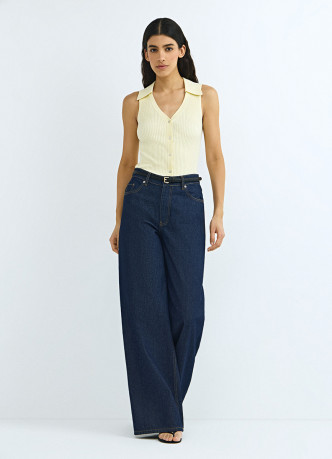 Трикотажный жилет в рубчик с воротником