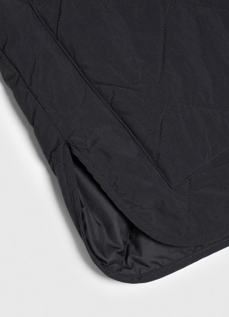 Легкая стеганая утепленная куртка