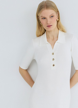 Платье в рубчик с воротником поло