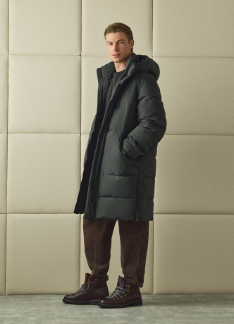 Удлинённая утеплённая куртка с капюшоном