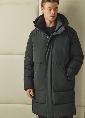Удлинённая утеплённая куртка с капюшоном