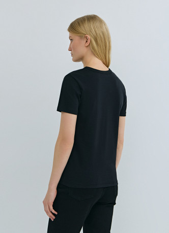 Базовая футболка из плотного хлопка