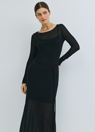 Вязаное платье с вырезом лодочкой