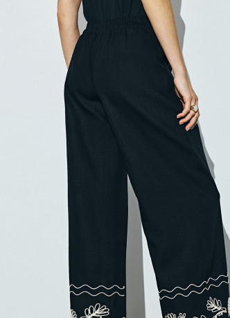 Брюки из вискозы и льна с вышивкой