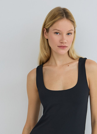 Топ с широкими бретелями