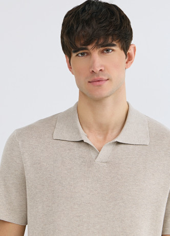 Вязаное поло с коротким рукавом