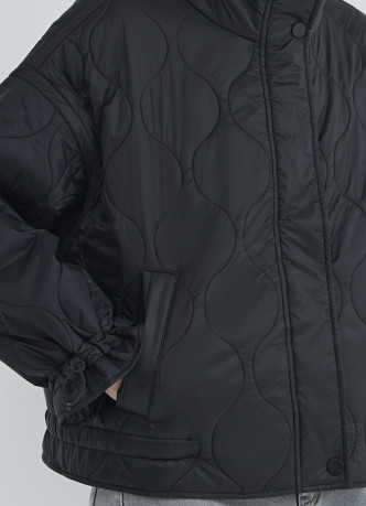 Стёганая утеплённая куртка с воротником-стойкой