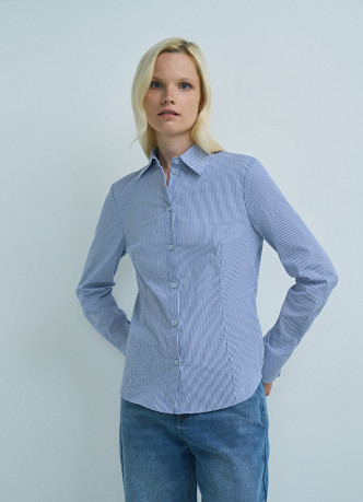 Приталенная рубашка