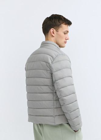 Утеплённая лёгкая куртка с воротником-стойкой