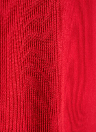 Вязаное платье в рубчик с воротником-стойкой