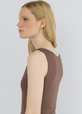 Топ с широкими бретелями