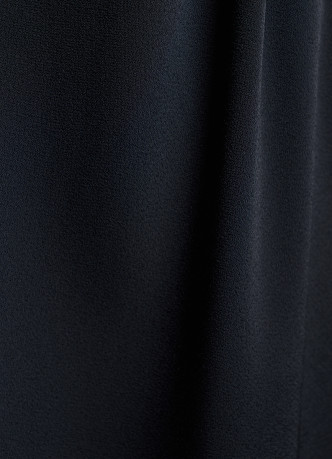 Платье миди с асимметричным вырезом