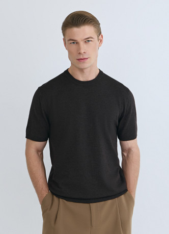 Вязаная футболка из пряжи