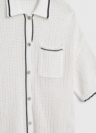 Блузка ажурной вязки с отложным воротником