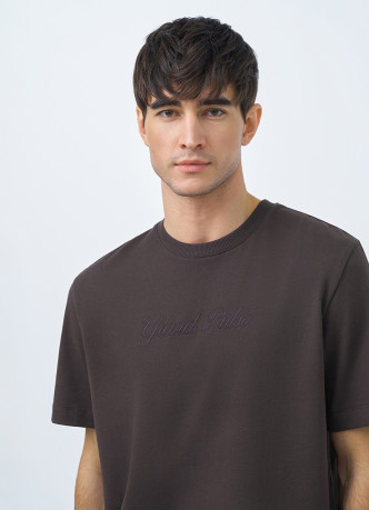 Футболка с текстовой вышивкой