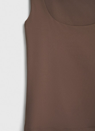 Топ с широкими бретелями