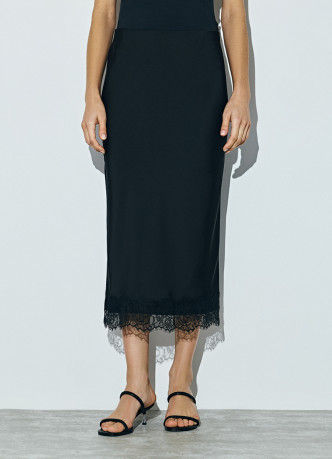 Атласная юбка с кружевом