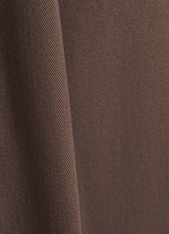 Чиносы с тонким ремнём