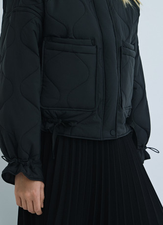 Утеплённая короткая куртка