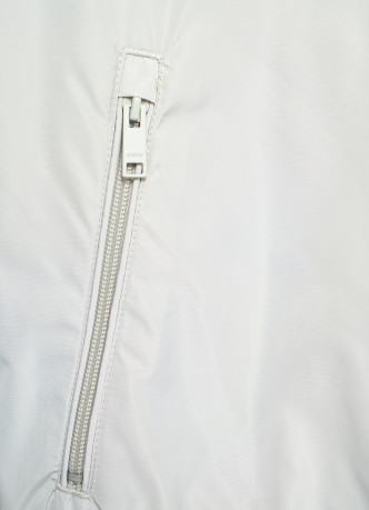 Бомбер с контрастными деталями