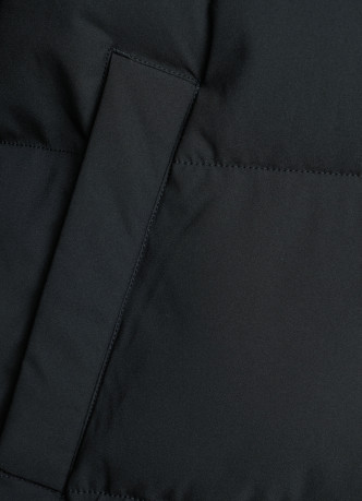 Утеплённая куртка с капюшоном