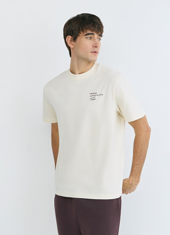 Футболка с текстовой вышивкой