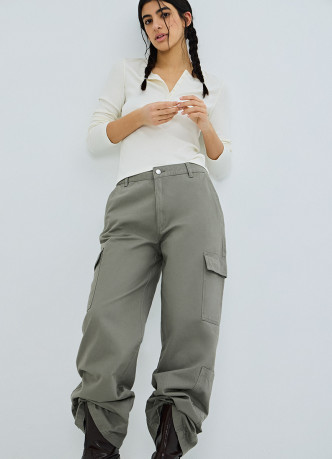 Хлопковые брюки карго с накладными карманами