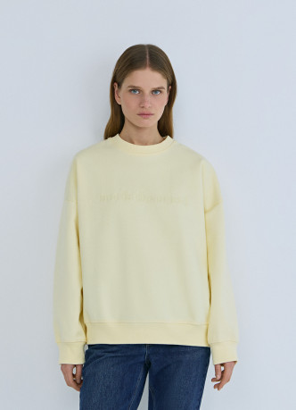 Свитшот с вышивкой