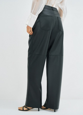 Прямые брюки из искусственной кожи