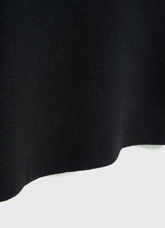 Джемпер с асимметричным вырезом