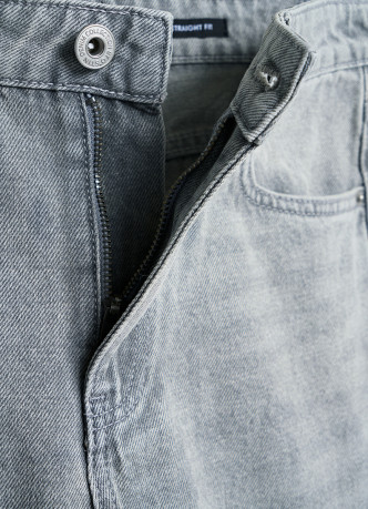 Прямые джинсы с высокой посадкой