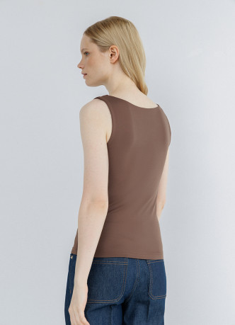 Топ с широкими бретелями