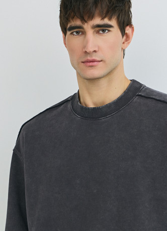 Свитшот с эффектом стирки