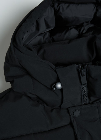 Утеплённая базовая куртка с капюшоном