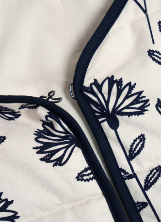 Легкая стеганная куртка