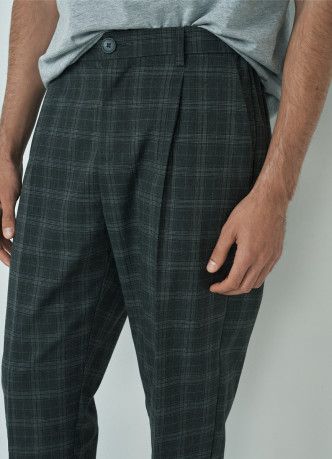 Брюки с защипами