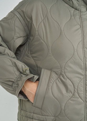 Стёганая утеплённая куртка с воротником-стойкой