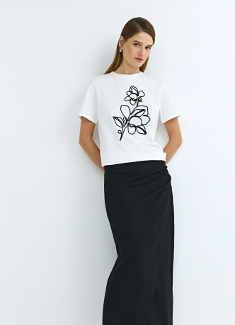 Футболка с цветочным декором
