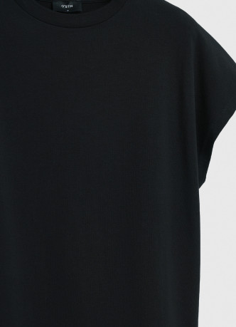 Футболка со спущенным плечом