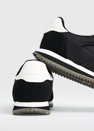 Кроссовки из натуральной замши